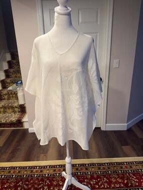 Chico's Cream Embroidered Appliqué Poncho Top